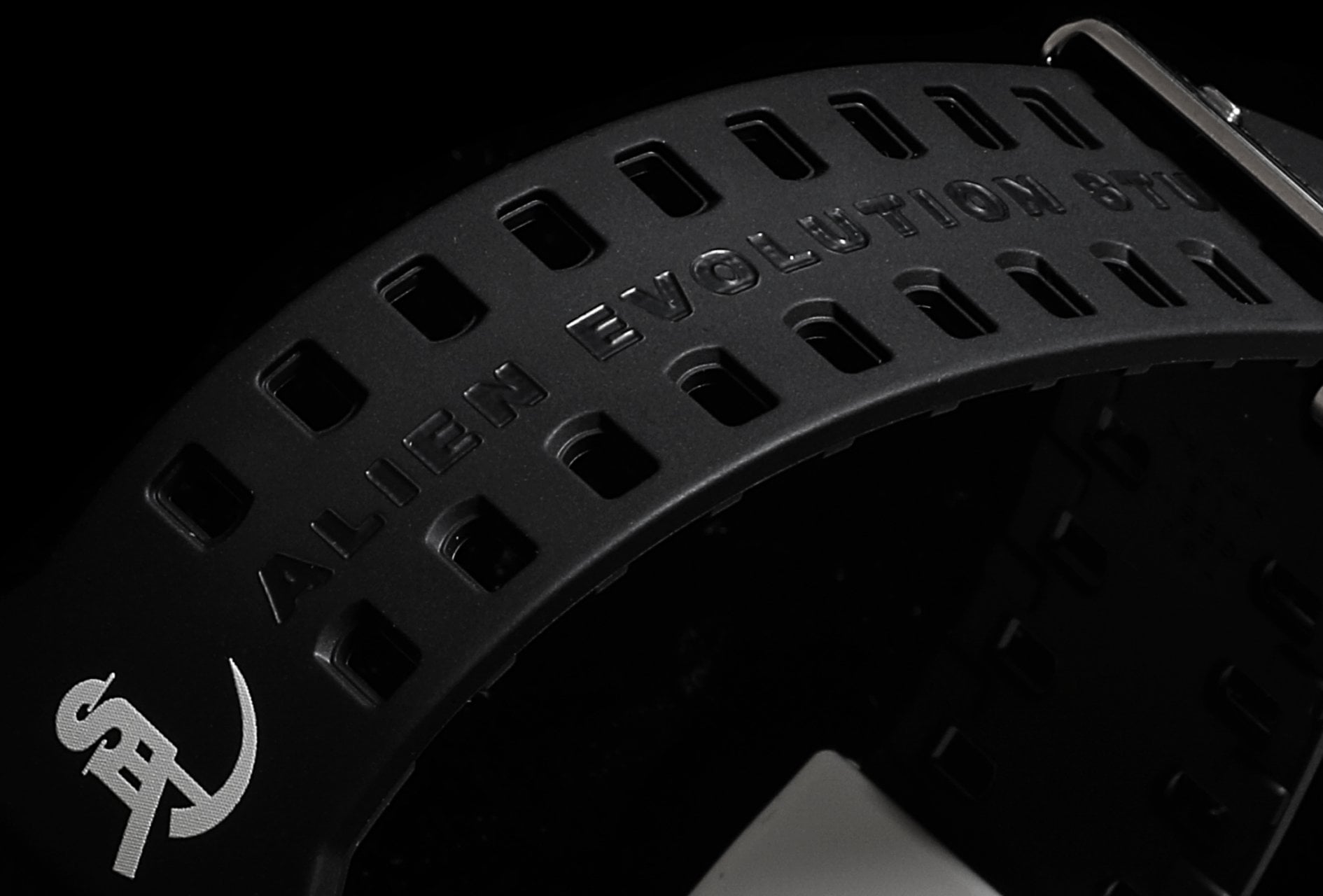 ＃ AES x G-SHOCK 打造AES七周年錶款：經典貫穿簡約俐落的黑白設計 4