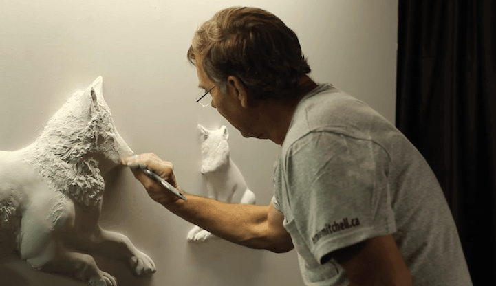 ＃ 給他一支湯匙，他給你一幅絕美浮雕： Bernie Mitchell 令人驚豔的石膏半立體雕塑 1