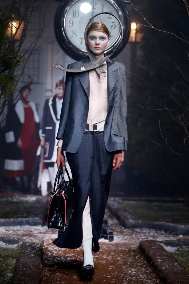 ＃ Thom Browne 紐約時裝周女裝系列：16 AW 華麗超現實的西裝解構 3