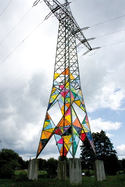 ＃ 醜陋高壓電塔變身藝術品：德國藝術學校學生發揮巧思 Leuchtturm 燈塔 3