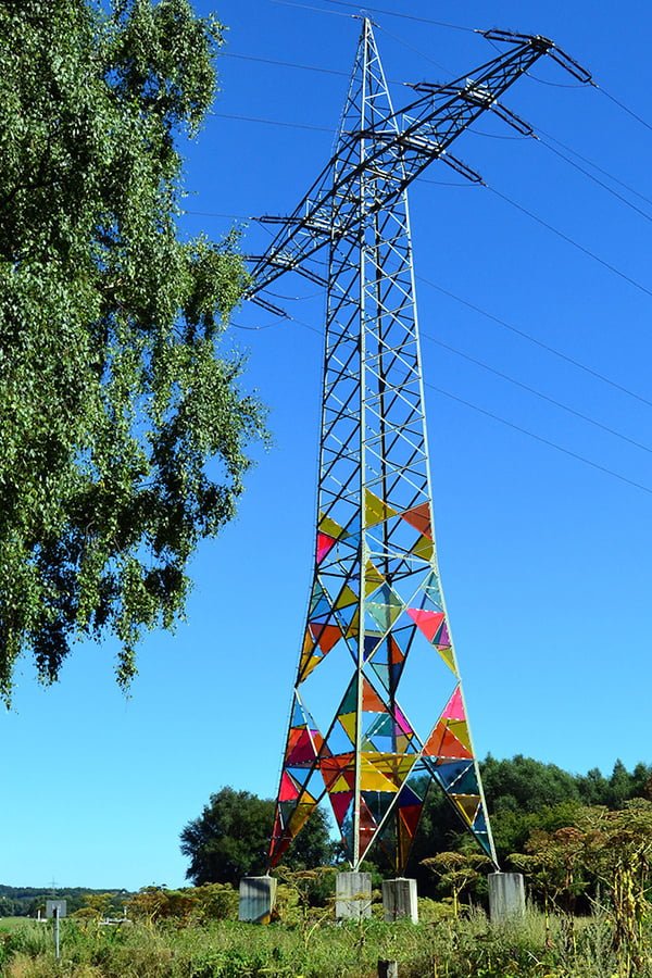 ＃ 醜陋高壓電塔變身藝術品：德國藝術學校學生發揮巧思 Leuchtturm 燈塔 2