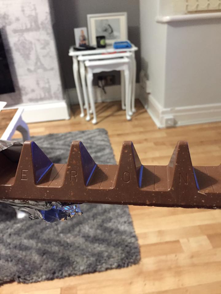 # 難以認同：瑞士三角巧克力「走山」縫隙變大引發民怨 3