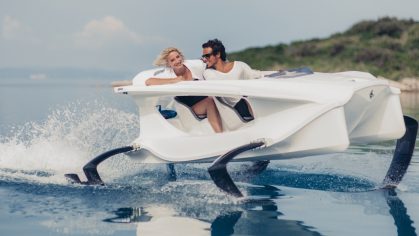 水上漂移：水翼電動飛行船Quadrofoil Q2S進化登場