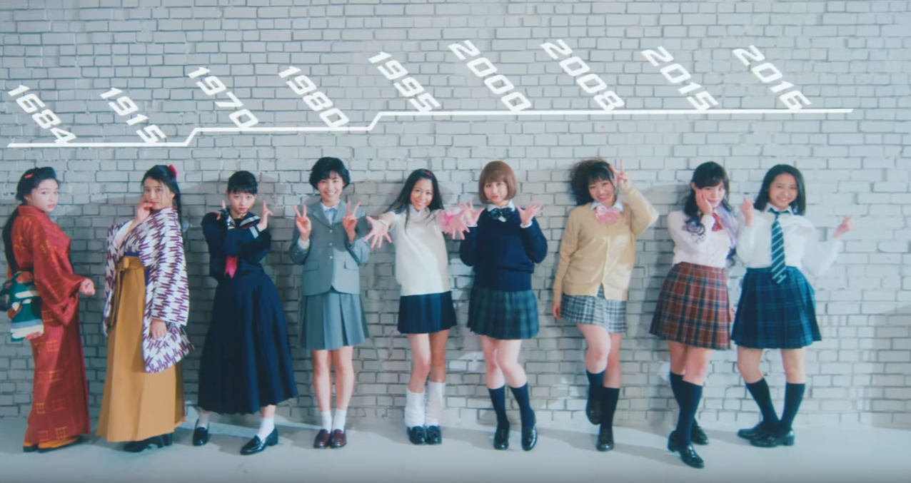 #各個年代女子高校生拍照POSE：日本電信公司docomo與手機拍照APP-SNOW所推出的形象廣告 2