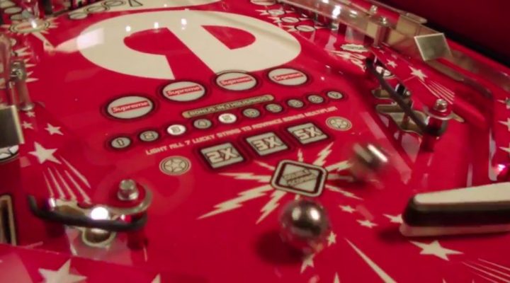 # Supreme × Stern：今年 2018 春夏聯名推出「電動彈珠台」Pinball Machine