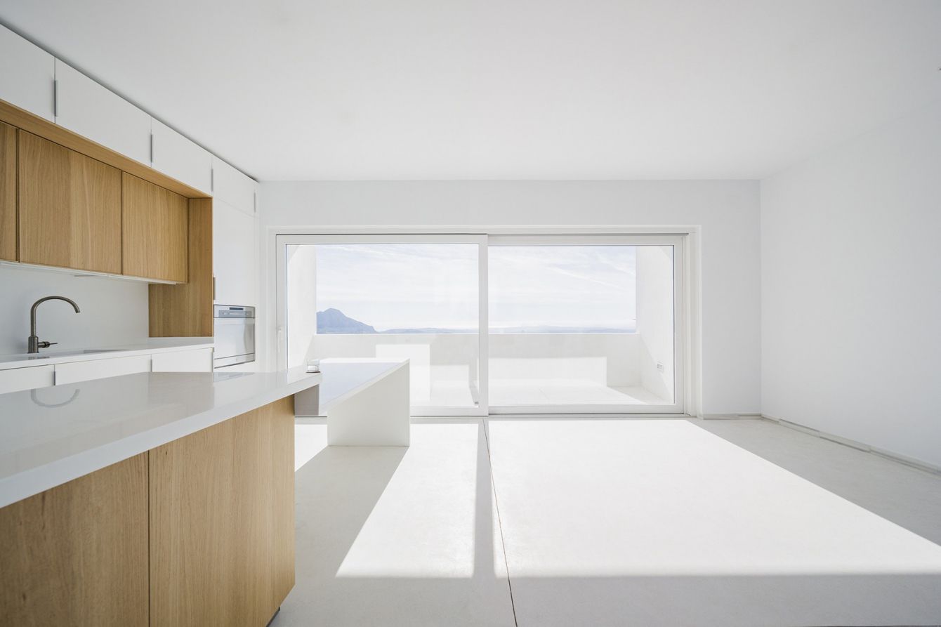 # Claire House：坐落在西班牙的極簡風格主義住宅 25