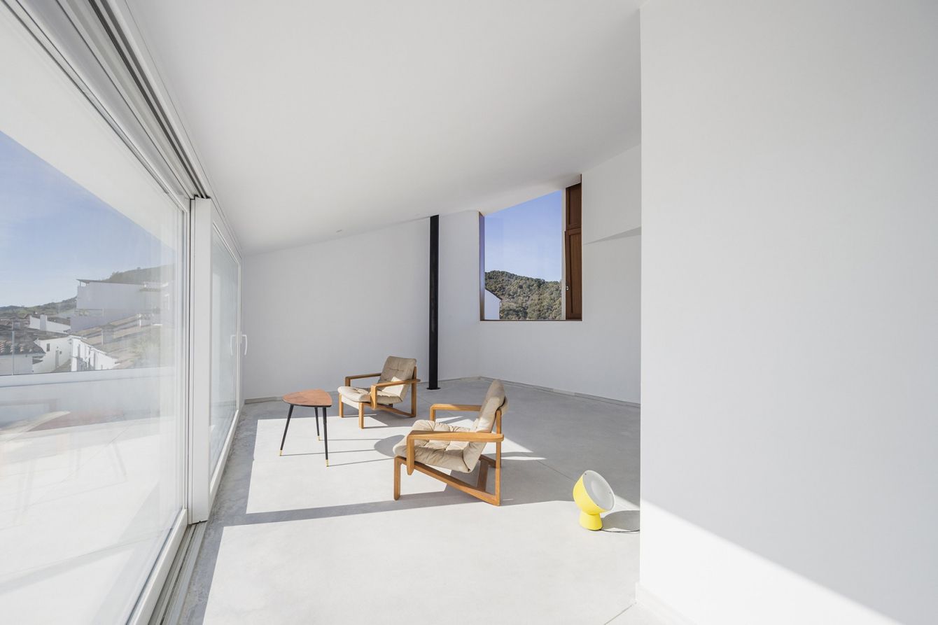 # Claire House：坐落在西班牙的極簡風格主義住宅 22
