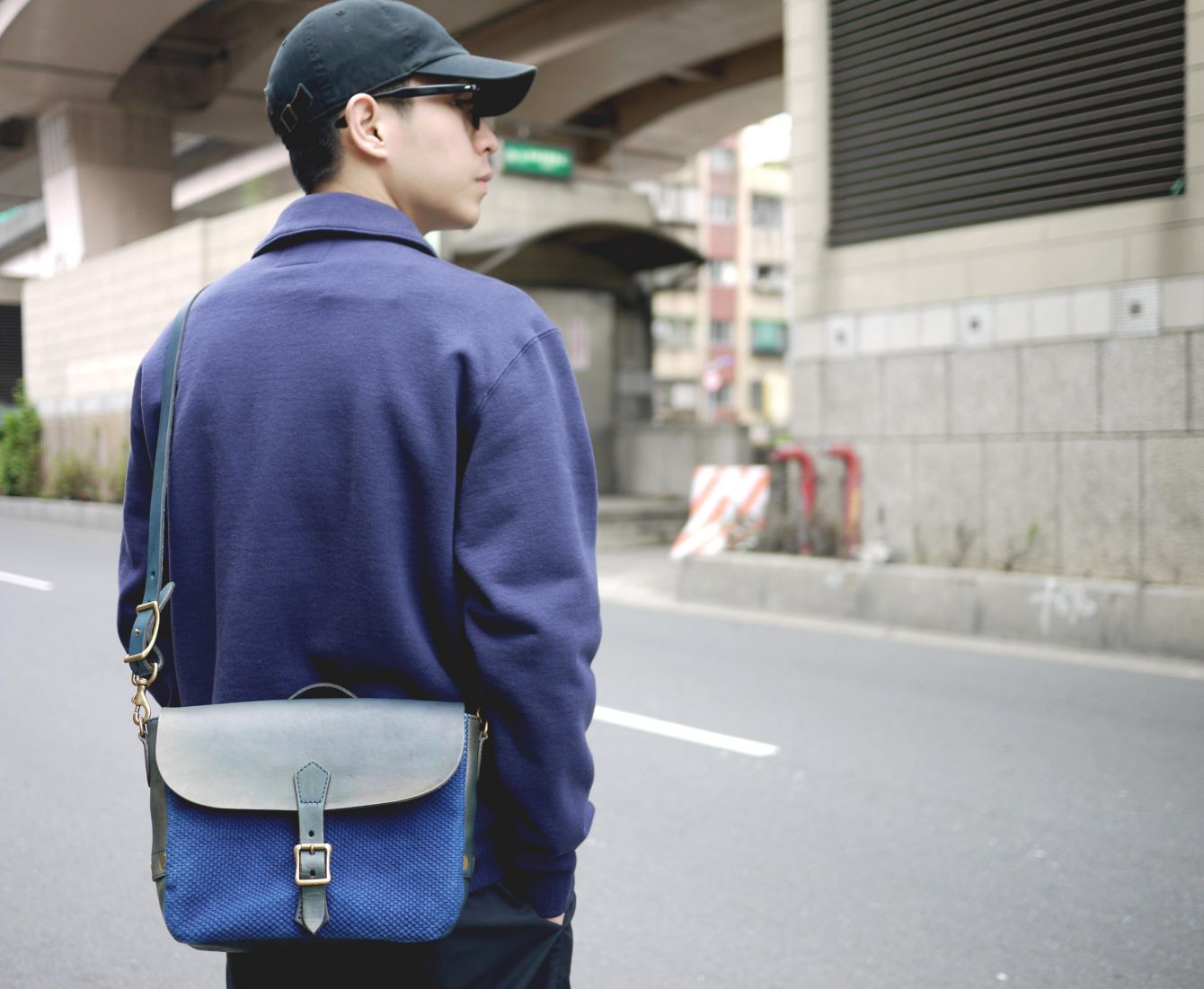 # 日本製雙重傳統藍染郵差包：Vasco - Leather Postman Mini Shoulder Bag / Sashiko 9