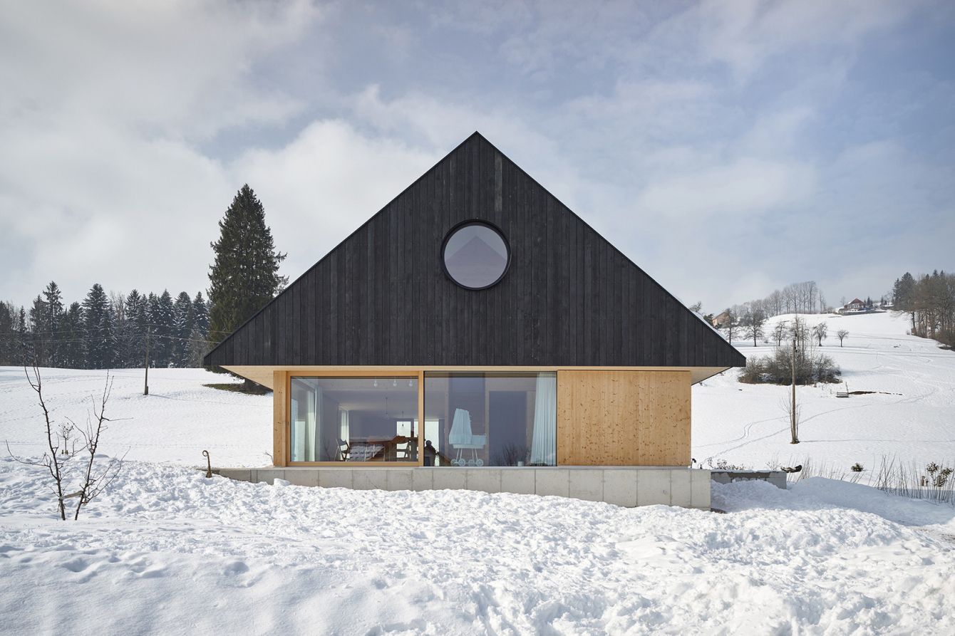 # House With Gable：位於奧地利山區的極簡風格住宅 1