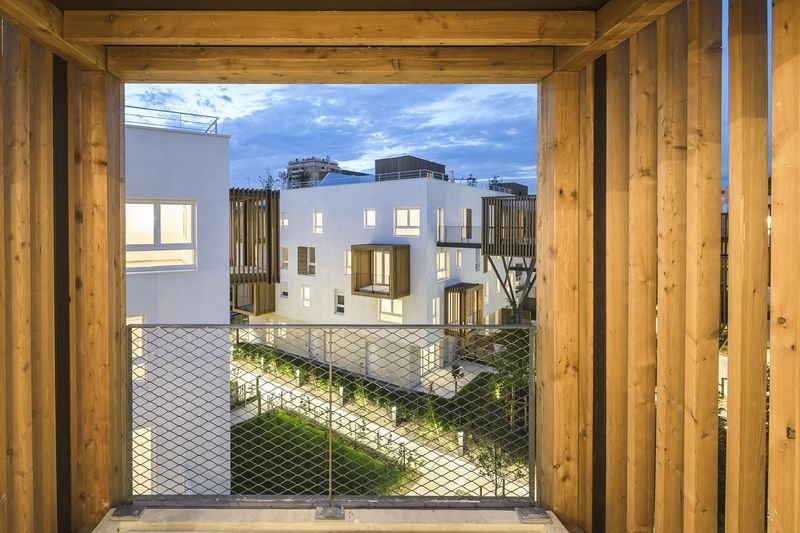 # 以社區交流為概念的陽台公寓：位於法國巴黎羅曼維爾郊區 4