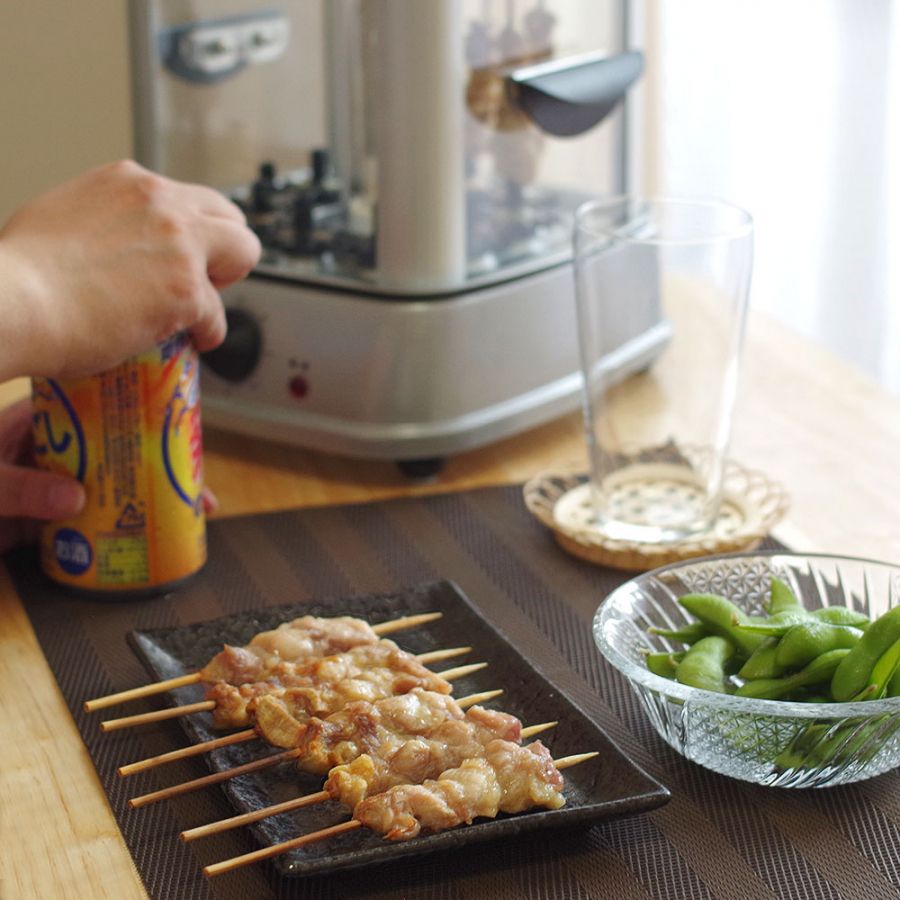 # 在自家桌上也能自動烤雞肉串：日本 THANKO 無煙自動烤雞肉串機 1