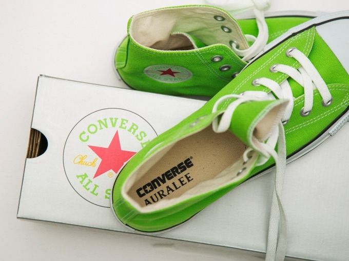 # AURALEE × Converse × Beauty&Youth：螢光色系聯名鞋款即將登場 1