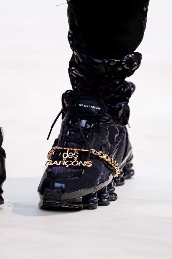 # 彈簧鞋風潮再度來襲：COMME DES GARÇONS × Nike 最新聯名款式於時裝週登場 6