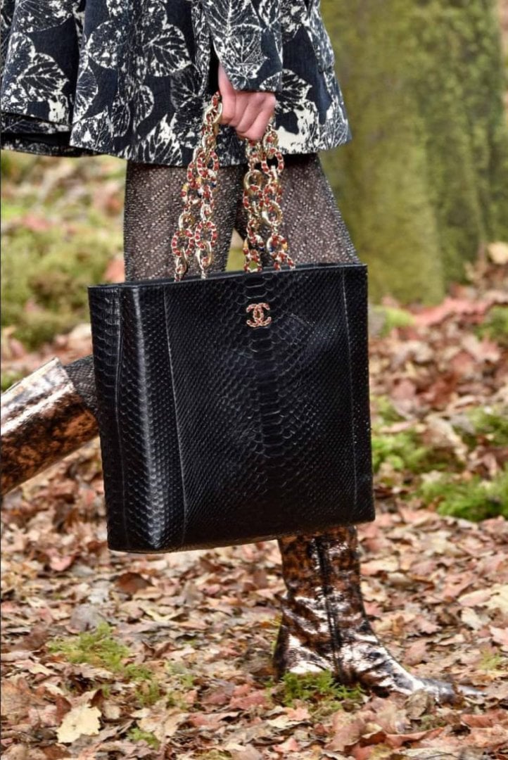 # 商品陸續下架：法國奢侈品牌 Chanel 決定禁用皮草及野生動物皮革 1