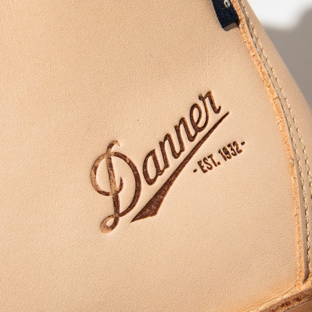 # 首度以一條束帶串聯：Meanswhile × Danner 合作鞋款即將登場 7