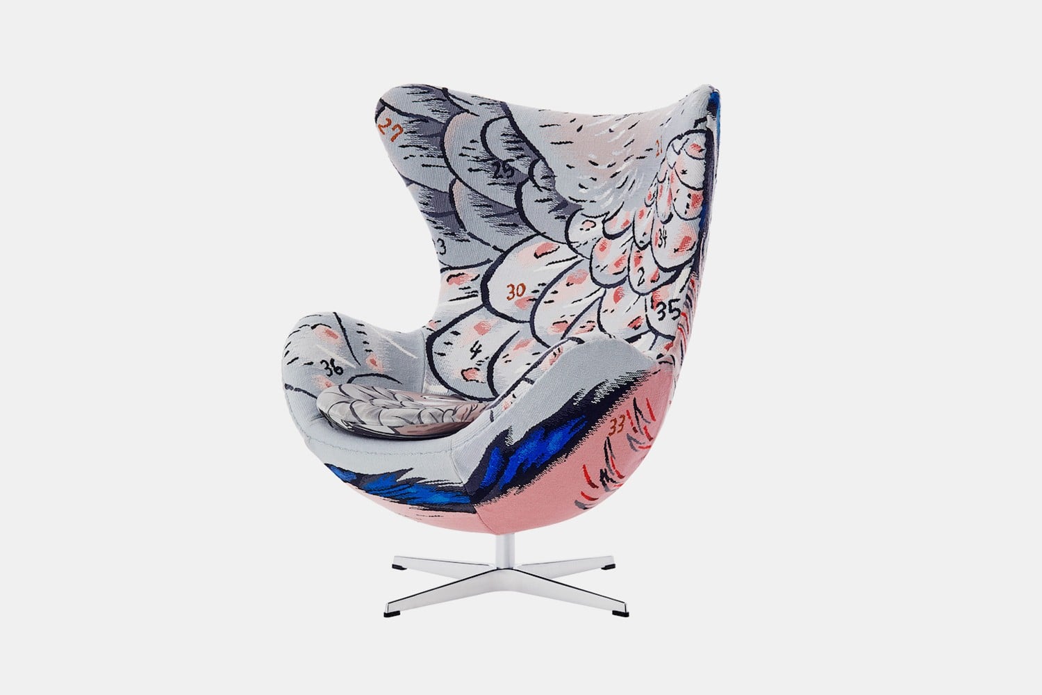 # 日式標誌性美學：三位日本時裝設計師為經典 Egg Chair 執行面料設計 9