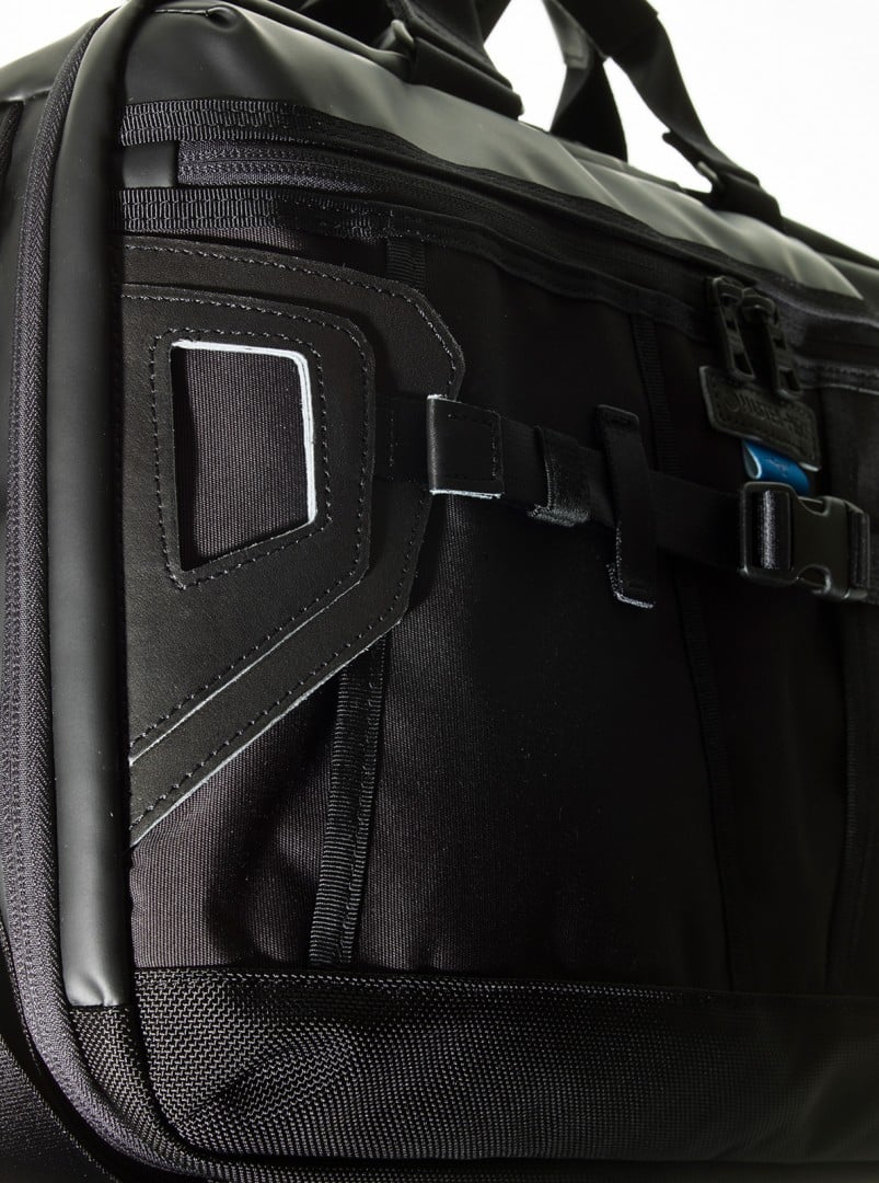 # 便利性更上一層樓：master-piece 攜手 MIZUNO 再度推出聯名，打造 Sports × Bag 現代包款 3