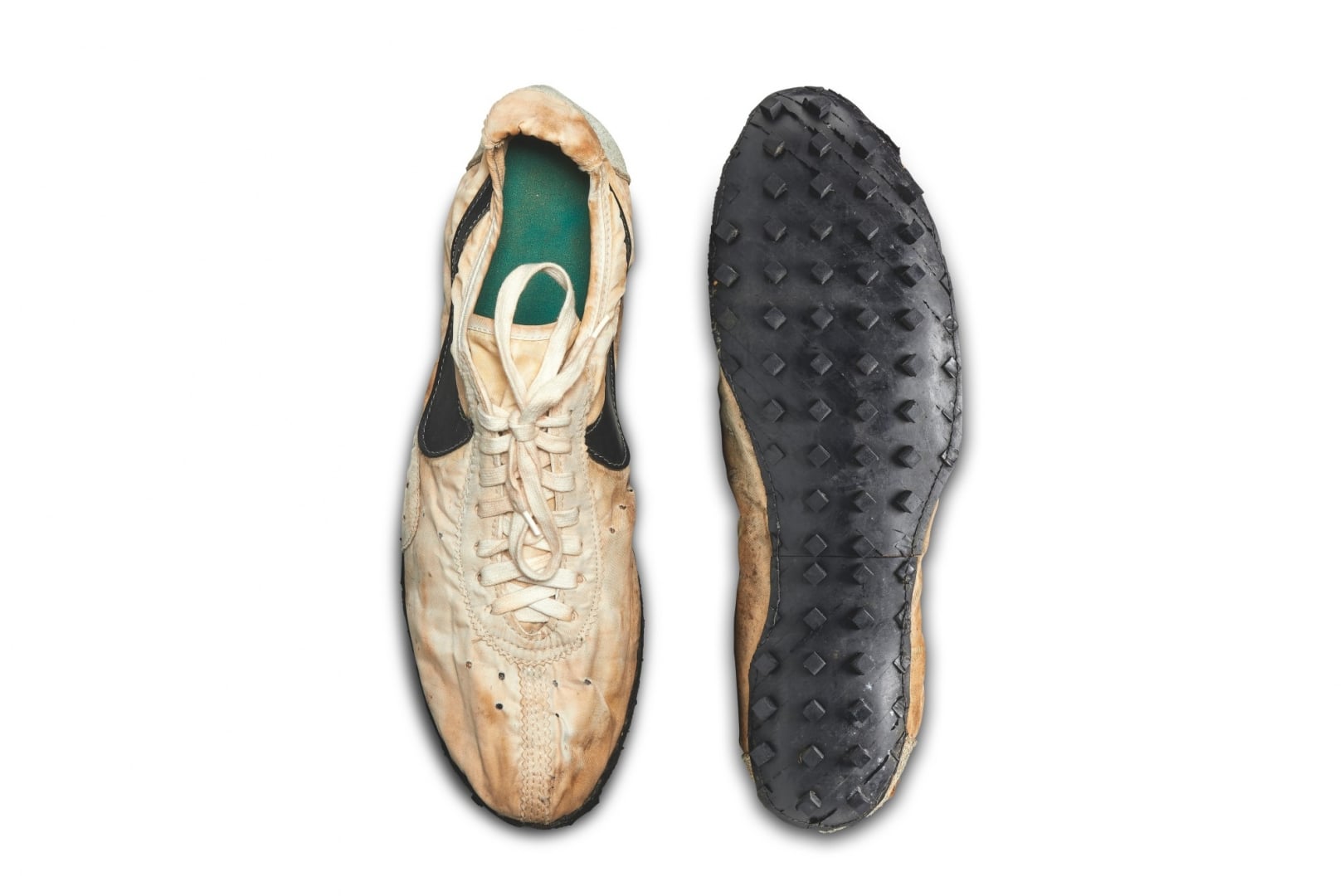 # 不只是蘇富比最貴球鞋： Nike Moon Shoe 還承載了田徑教練的崢嶸歲月 13