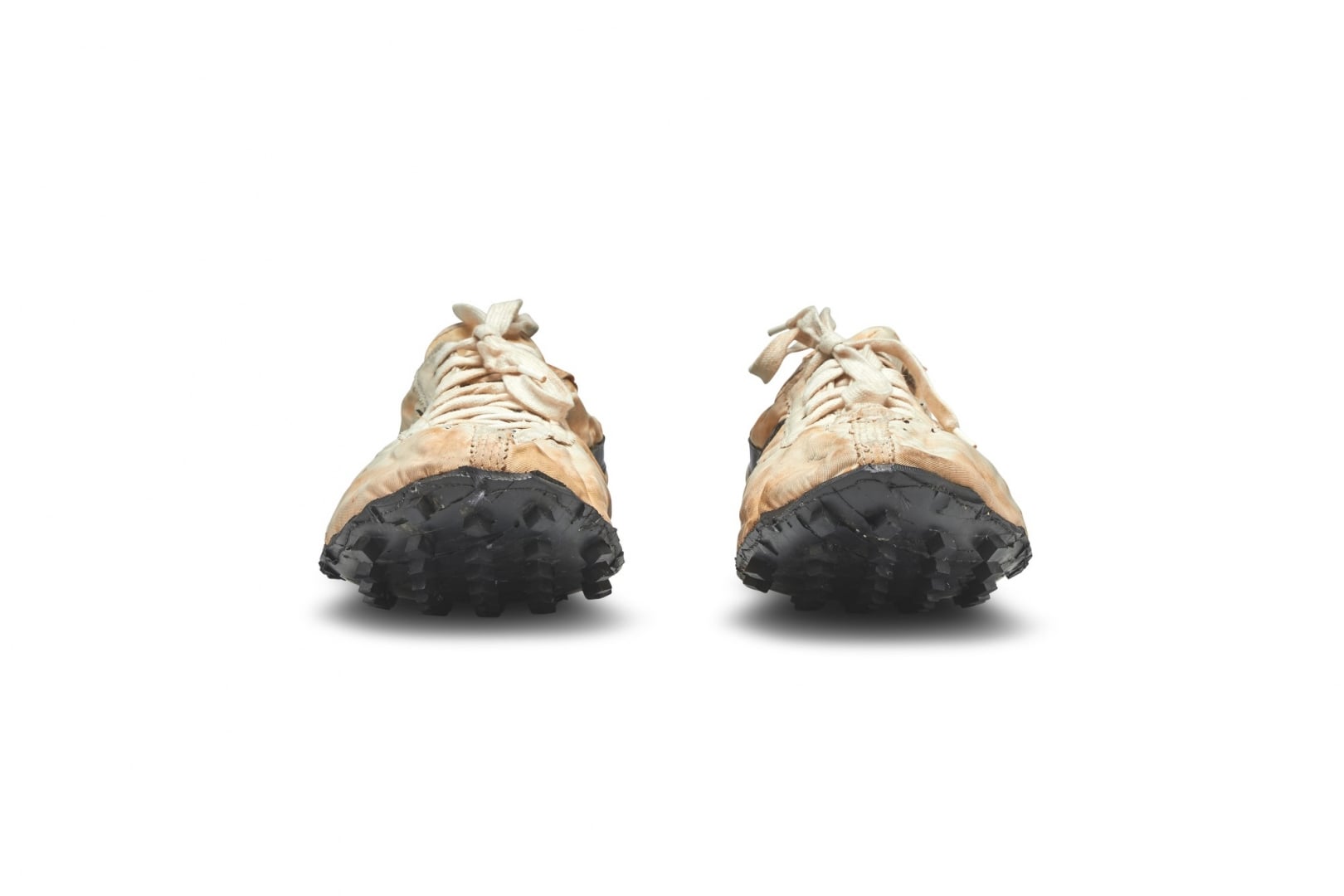 # 不只是蘇富比最貴球鞋： Nike Moon Shoe 還承載了田徑教練的崢嶸歲月 14