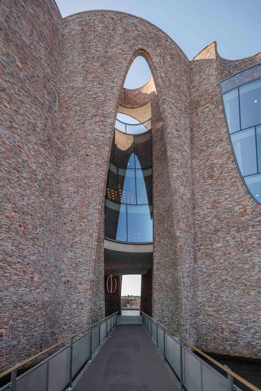 # 由內到外量身打造：裝置藝術家 Olafur Eliasson 的跨界建築堡壘！ 3