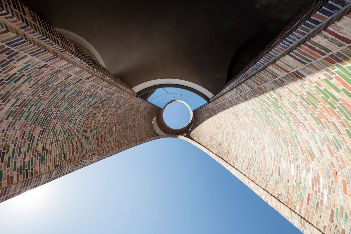 # 由內到外量身打造：裝置藝術家 Olafur Eliasson 的跨界建築堡壘！ 10