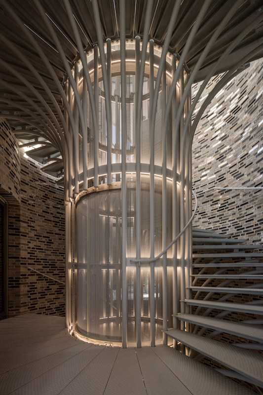 # 由內到外量身打造：裝置藝術家 Olafur Eliasson 的跨界建築堡壘！ 7