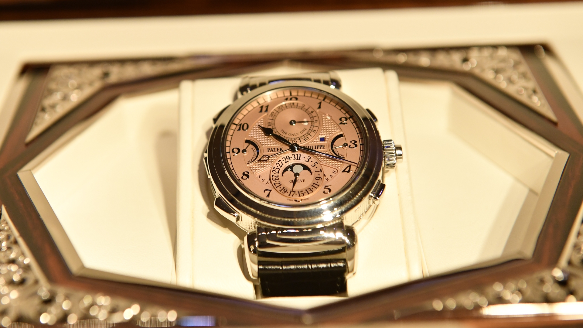 # 史上最貴：百達翡麗（Patek Philippe）超複雜腕錶以新台幣 9.3 億元成交！