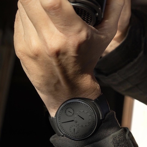 # 機械 & 智慧：顛覆傳統的 RESSENCE 創新高級腕錶 37