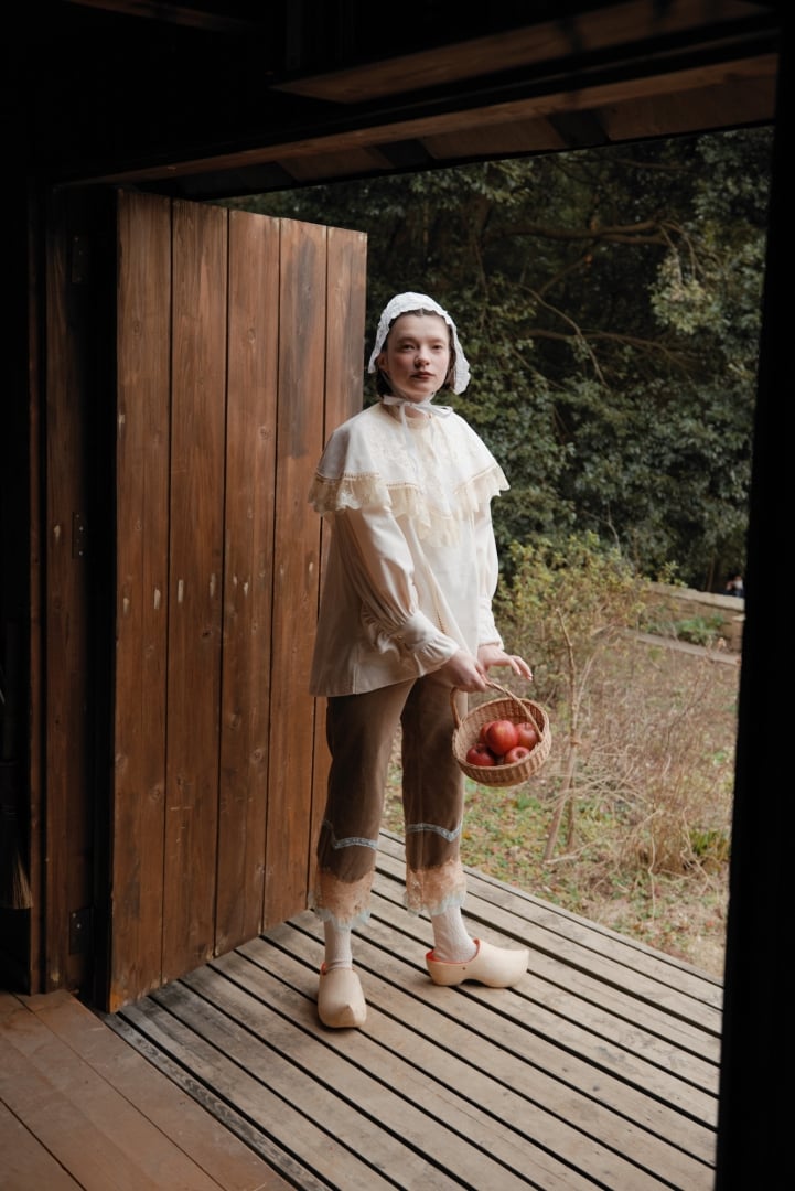 # 老字號內衣工廠也做時裝：OVERLACE 2020AW 打造文藝復興的森林少女 3
