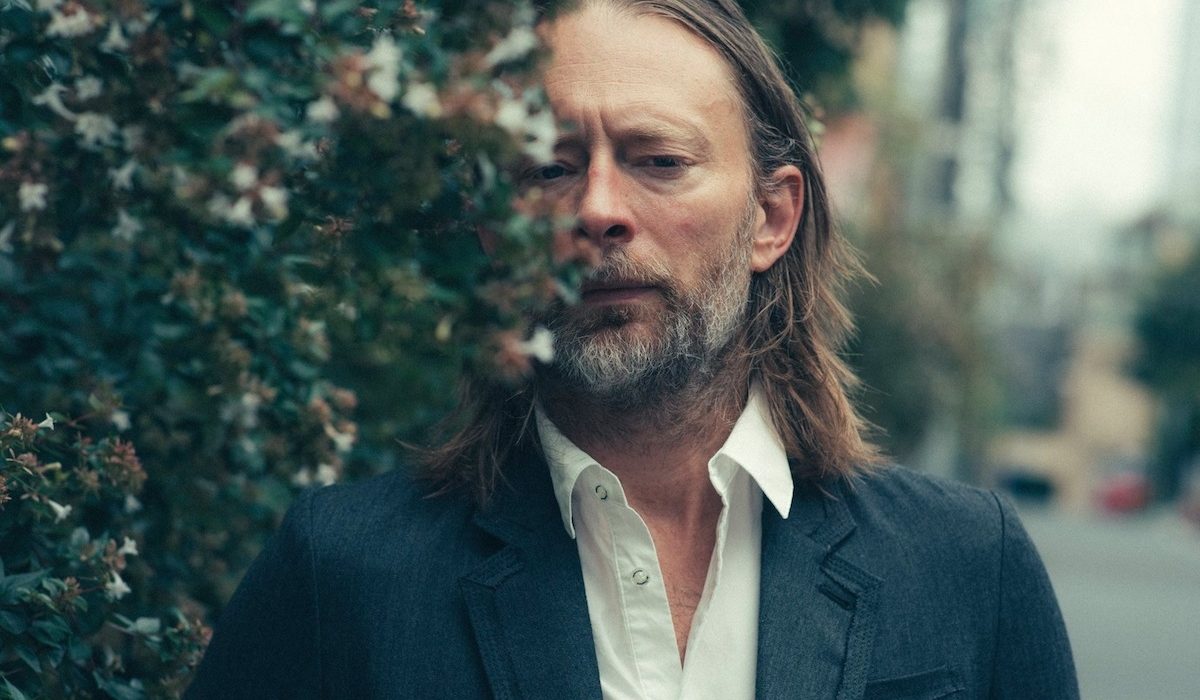 # 樂迷夜間驚喜：Radiohead 主唱 Thom Yorke 於《吉米A咖秀》演唱新曲