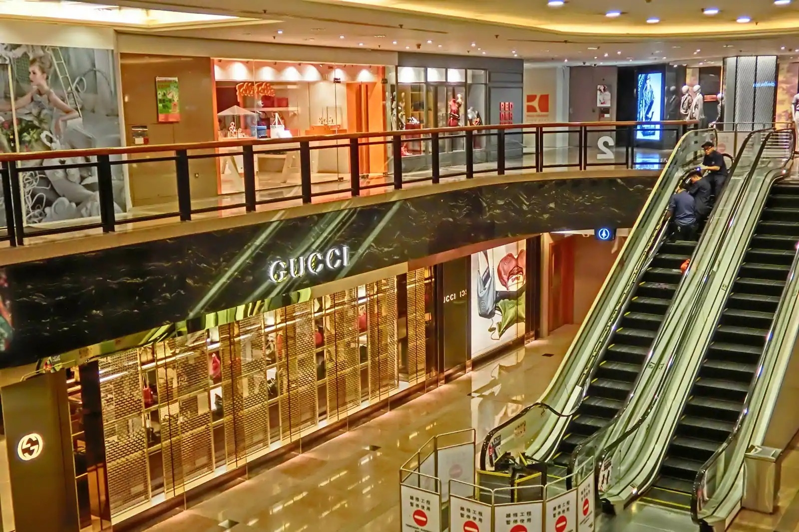 # 購物天堂繁景不再：香港零售業績連續兩月暴跌超過 40% 1