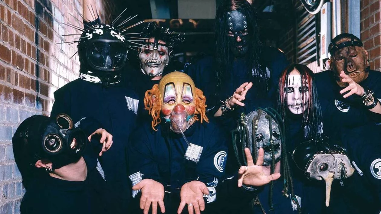 # SLIPKNOT 信仰上身：滑結樂團與 IVXLCDM 聯名推出手造銀飾 1