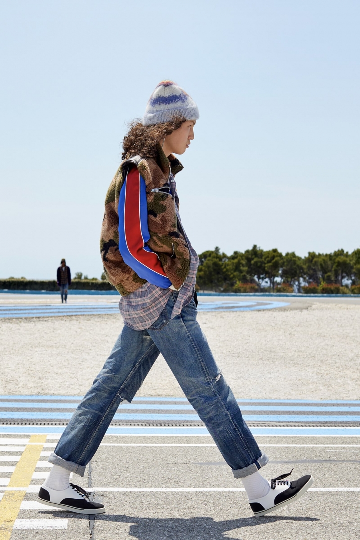 CELINE-2021ss-mens-110 *偉士牌MP6翹椅再現 :Quarantasei 概念車Vespa 46 14