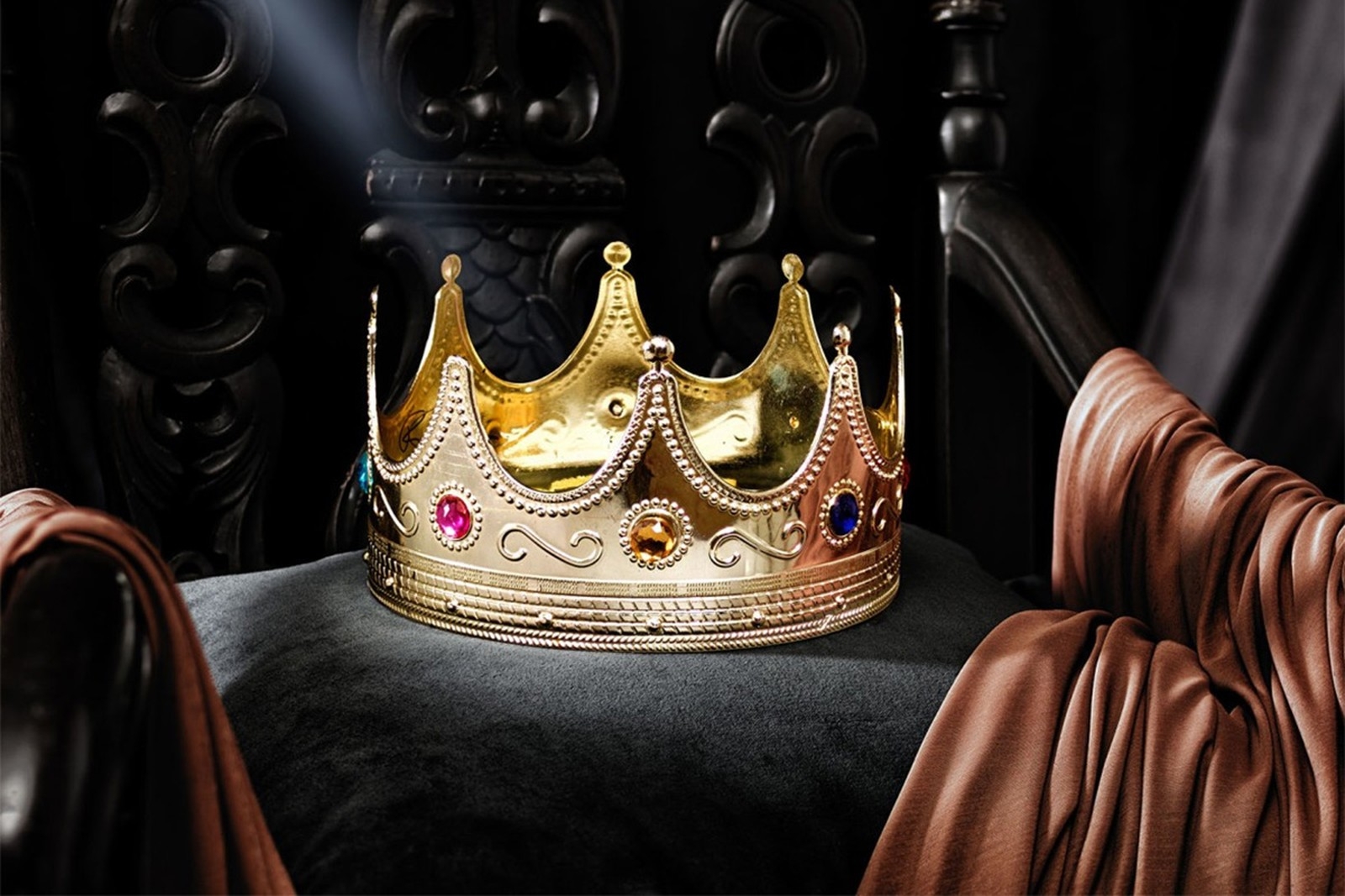 # 蘇富比首屆嘻哈拍賣會：Biggie「紐約之王」王冠 60 萬美元成交！ 2