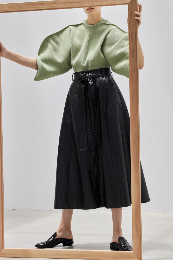 # 專為女性打造的現代服飾：AKIRANAKA 從日本文化美學出發！ 8