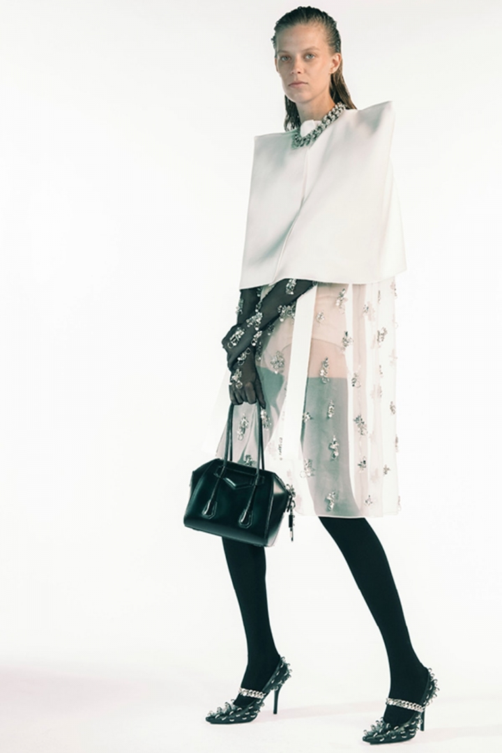 # 重返金屬配飾的熱潮：Matthew M. Williams 情人鎖頭將為 Givenchy 掀起一波風潮？ 13