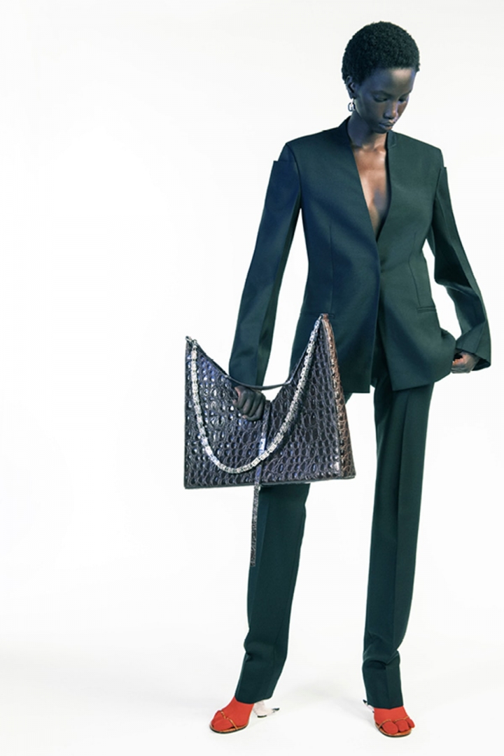 # 重返金屬配飾的熱潮：Matthew M. Williams 情人鎖頭將為 Givenchy 掀起一波風潮？ 19