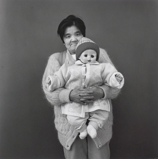 # 他耗時三十年在淺草寺拍照：日本攝影大師鬼海弘雄不敵淋巴癌逝世，享壽75歲。 6