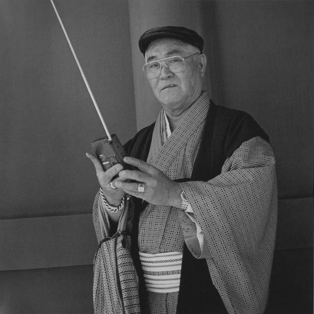 # 他耗時三十年在淺草寺拍照：日本攝影大師鬼海弘雄不敵淋巴癌逝世，享壽75歲。 19