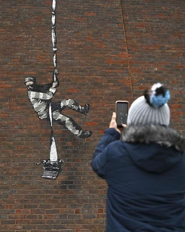 # Banksy在雷丁監獄外牆留下「越獄者」後：拯救的不是犯人，而是整座監獄？ 1