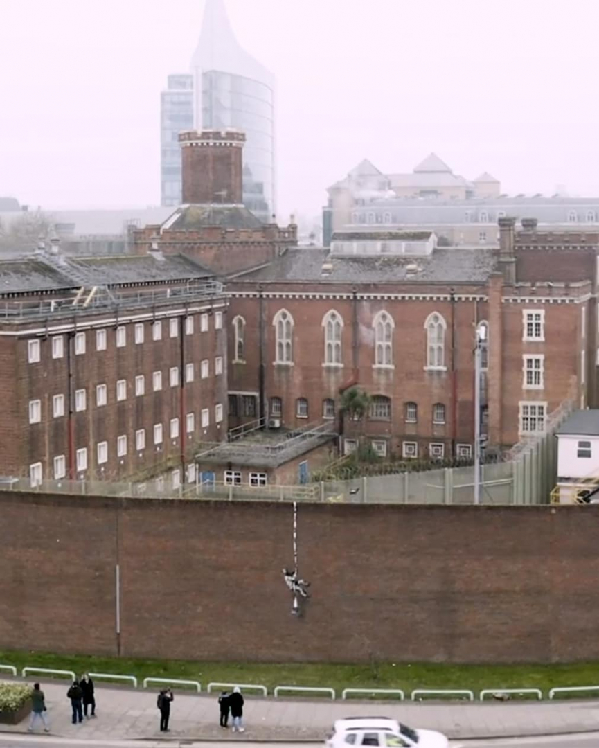 # Banksy在雷丁監獄外牆留下「越獄者」後：拯救的不是犯人，而是整座監獄？ 2