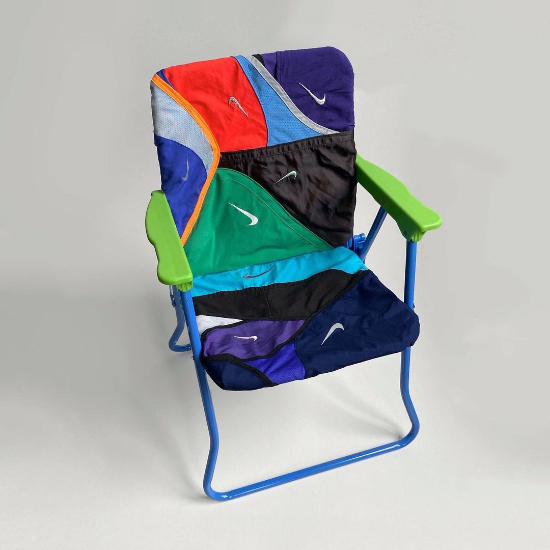 # 你以為只是把衣服剪下貼在椅子上嗎：有這麼簡單就好了！ 2