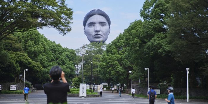 # 巨型漂浮人頭襲擊東京：難道是伊藤潤二筆下的「人頭氣球」成真？