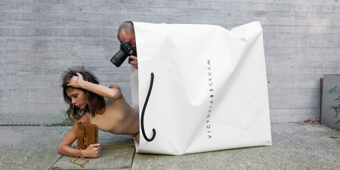 # 堅持不修圖的時尚攝影師，是真實還是懶惰：Juergen Teller 如何靠著一台 Contax G2 稱霸？