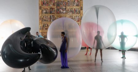 ＃氣球除了當椅子還可以穿在身上：今天不介紹這些氣球藝術，還當他們塑膠做的？