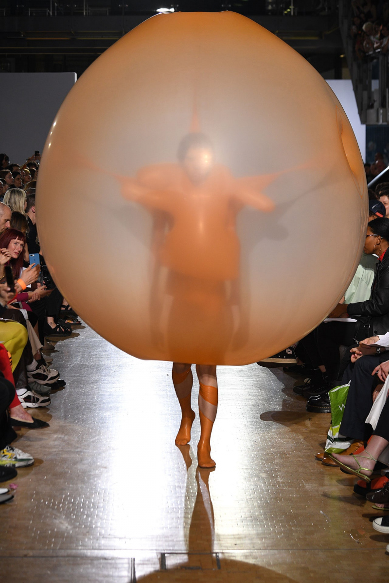 ＃氣球除了當椅子還可以穿在身上：今天不介紹這些氣球藝術，還當他們塑膠做的？ 118