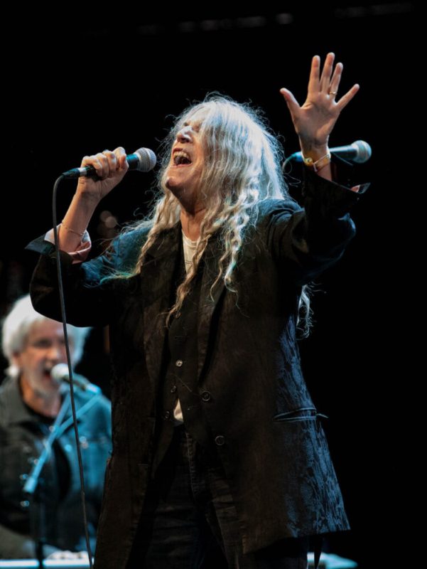 # 搖滾龐克也能很知性的 Patti Smith：誰說女星就要裝扮花俏？ 4