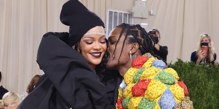 # 歐美樂壇最時髦父母降臨：Rihanna 和 A$AP Rocky 公佈懷孕喜訊的方式也超有個性！