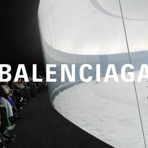 # 因為戰亂取消的那場秀，為何 Demna 卻回心轉意：Balenciaga FW22 獻給無畏的勇士並歌頌愛與和平