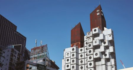 # 等不到 Cyberpunk 成真的那天：日本傳奇建築師黑川紀章的代謝建築「中銀膠囊塔」今日起正式拆除！